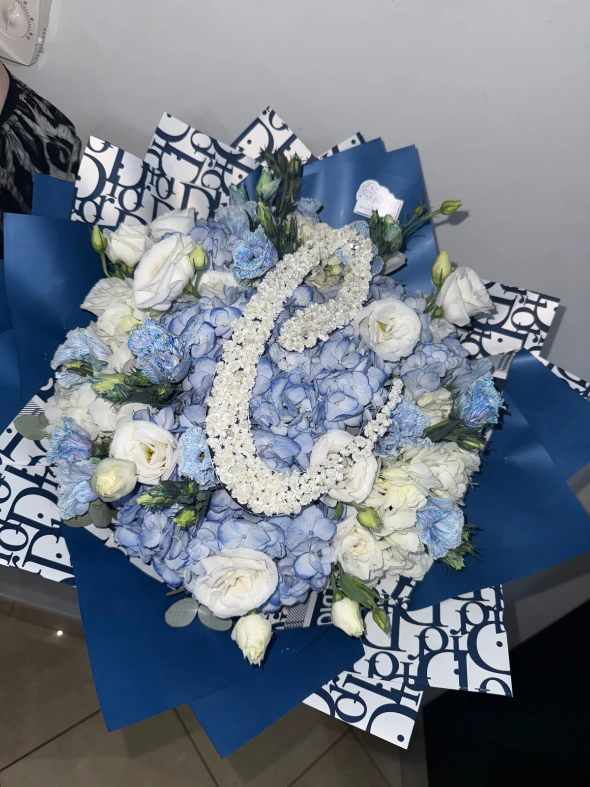 Bouquet ortensie azzurre con iniziale