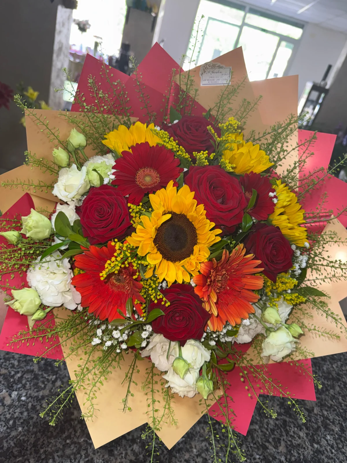 Bouquet rose rosse e girasoli