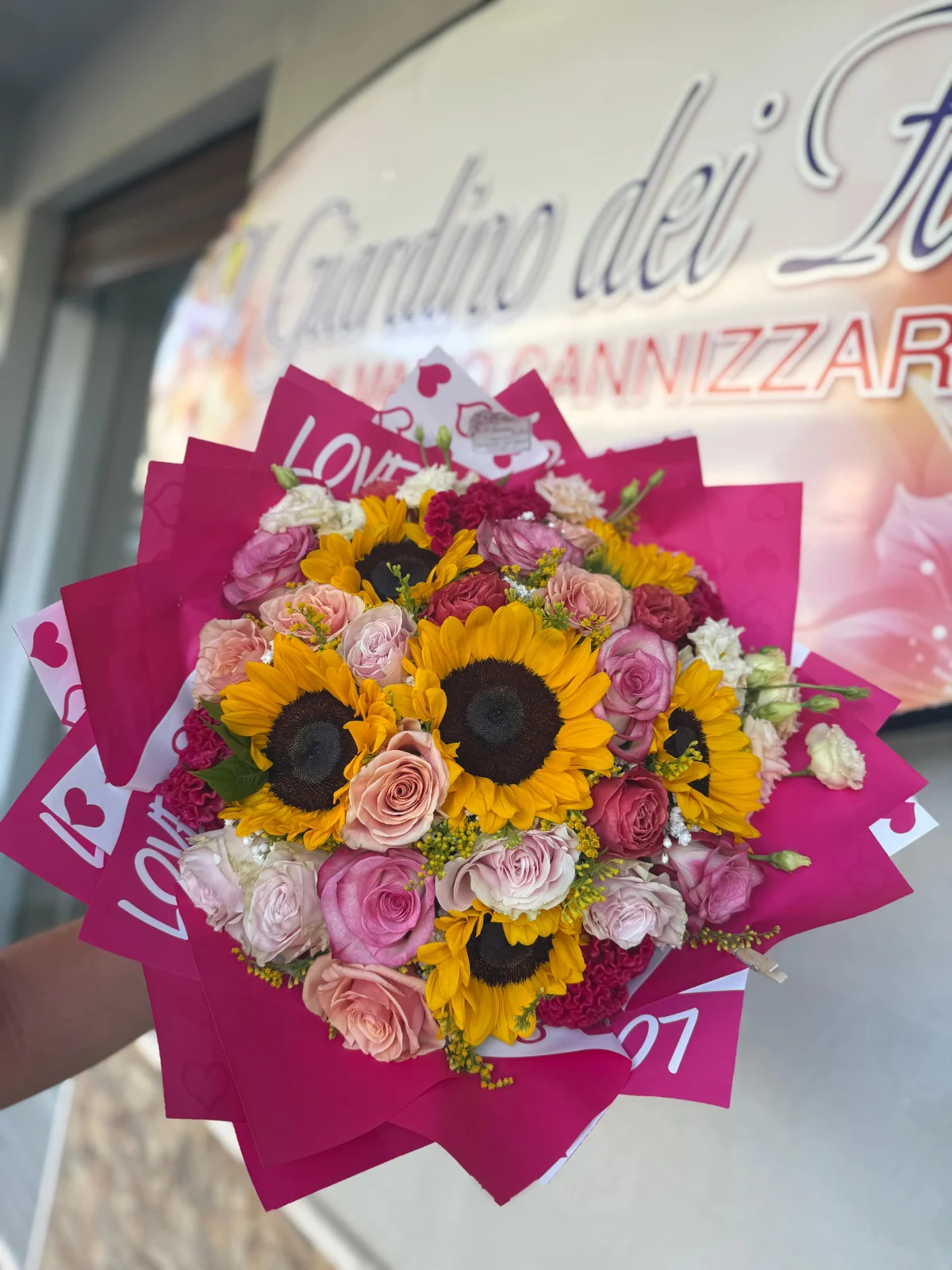 Bouquet Love girasoli e rose rosa