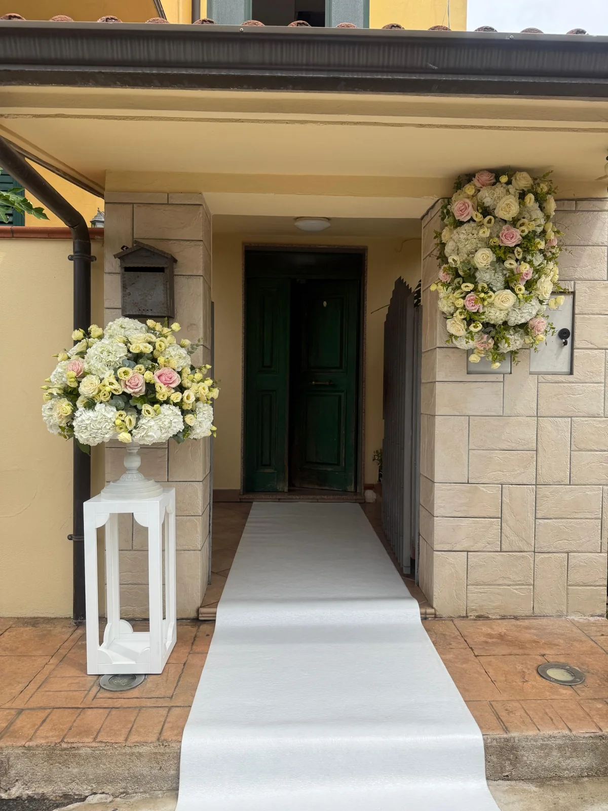 Ingresso fiorito matrimonio